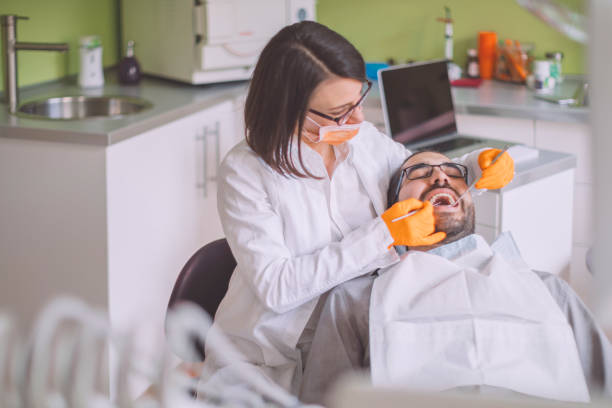 Best Emergency Dental Extractions in Hlsboro, IL